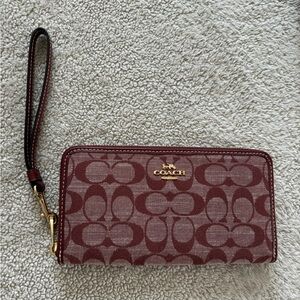 Pinkish purplish coach wristlet. Only used a handful of times. Like new.